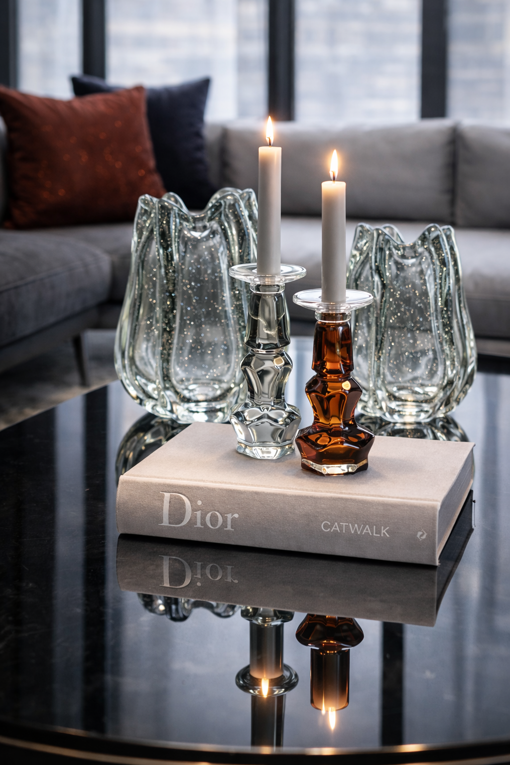 Candle Holders طقم شمعدانات زجاج لون رمادي وأحمر