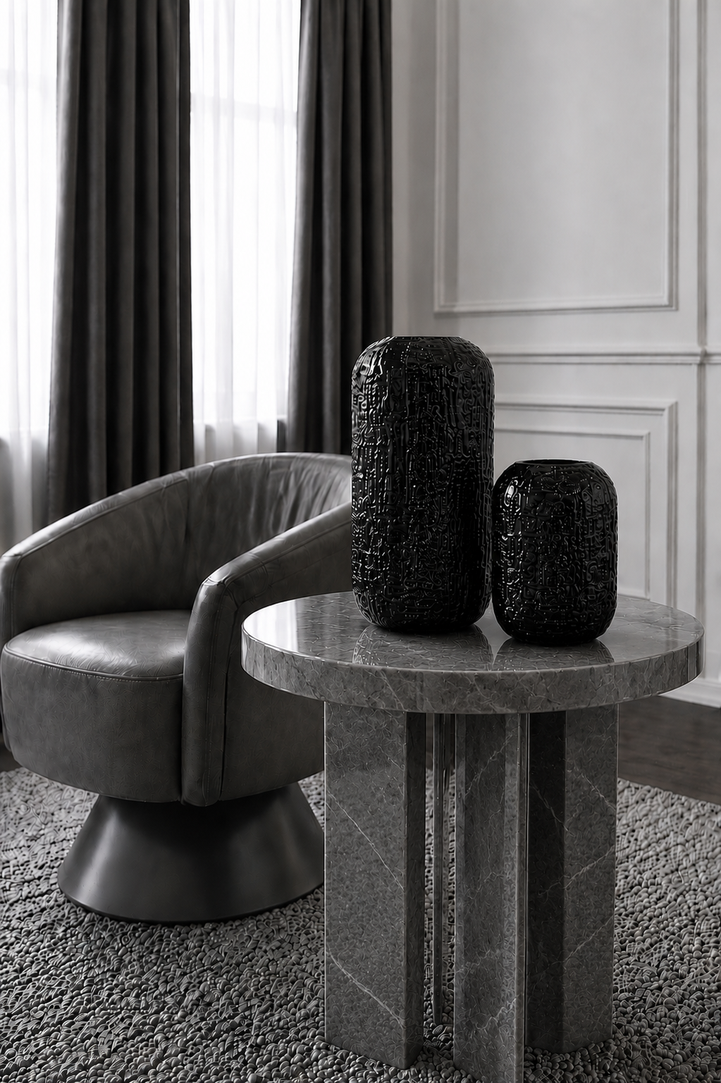 Set of Two Black Glass Vases طقم قعتينً