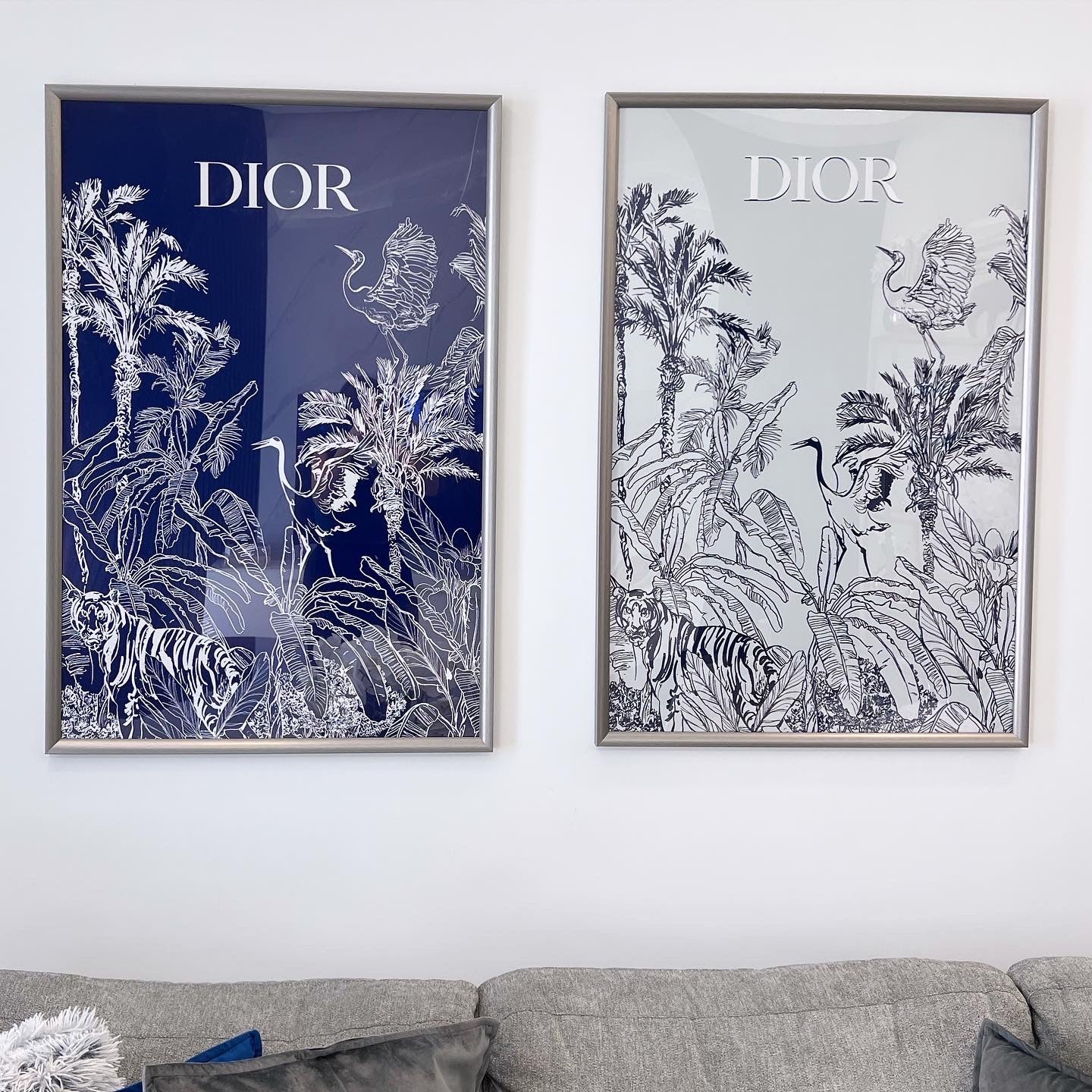 Dior Frame Grey Large لوحة ديور رمادي حجم كبير