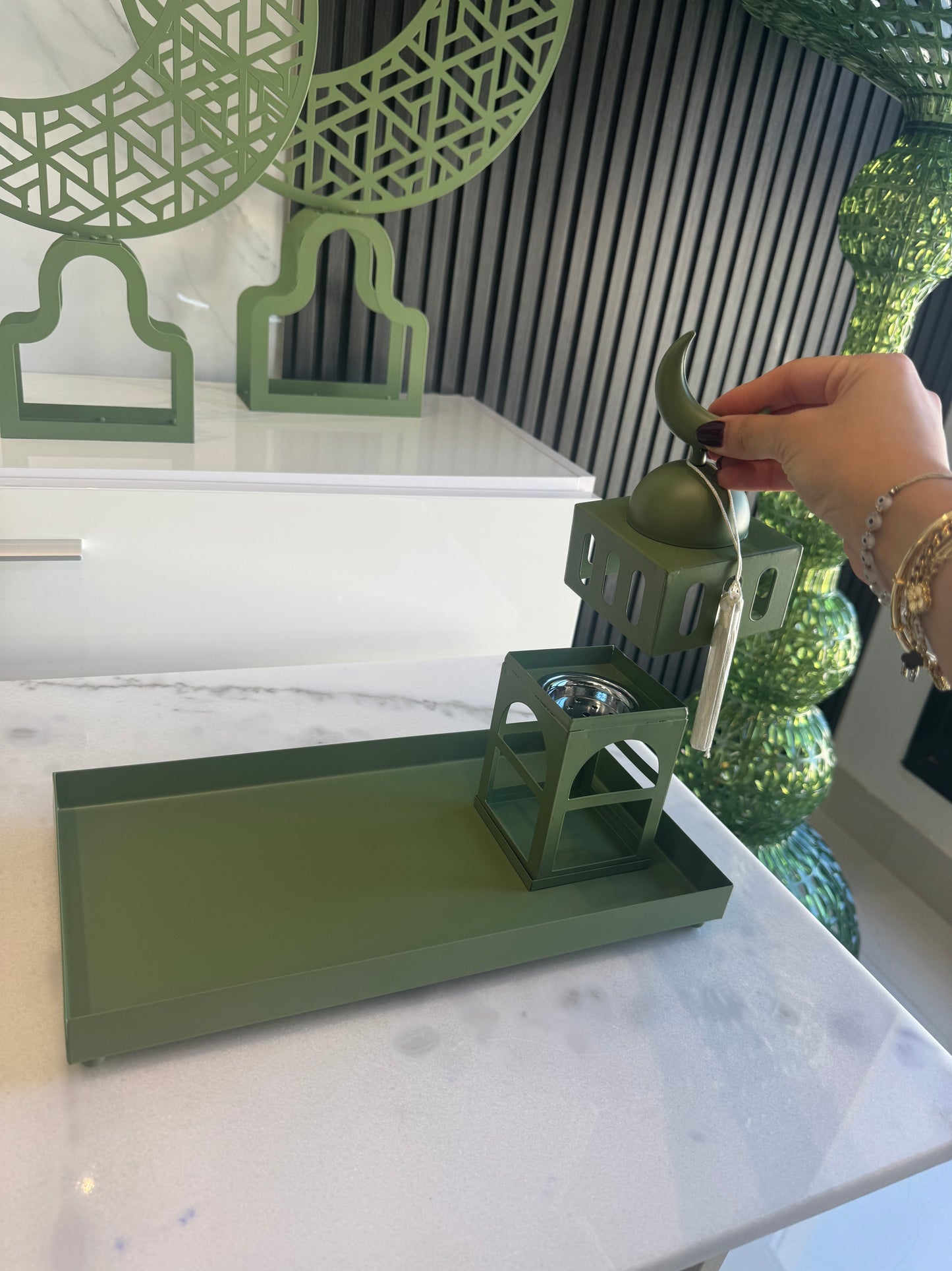 Green tray with Mabkhara صينية تقديم مع مبخرة