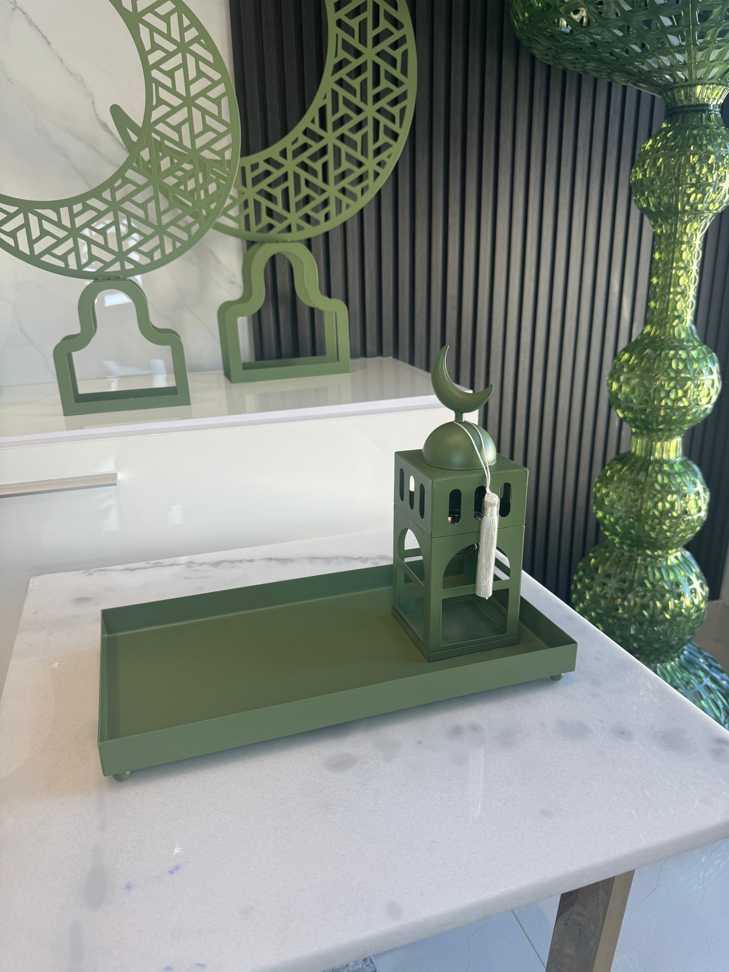 Green tray with Mabkhara صينية تقديم مع مبخرة