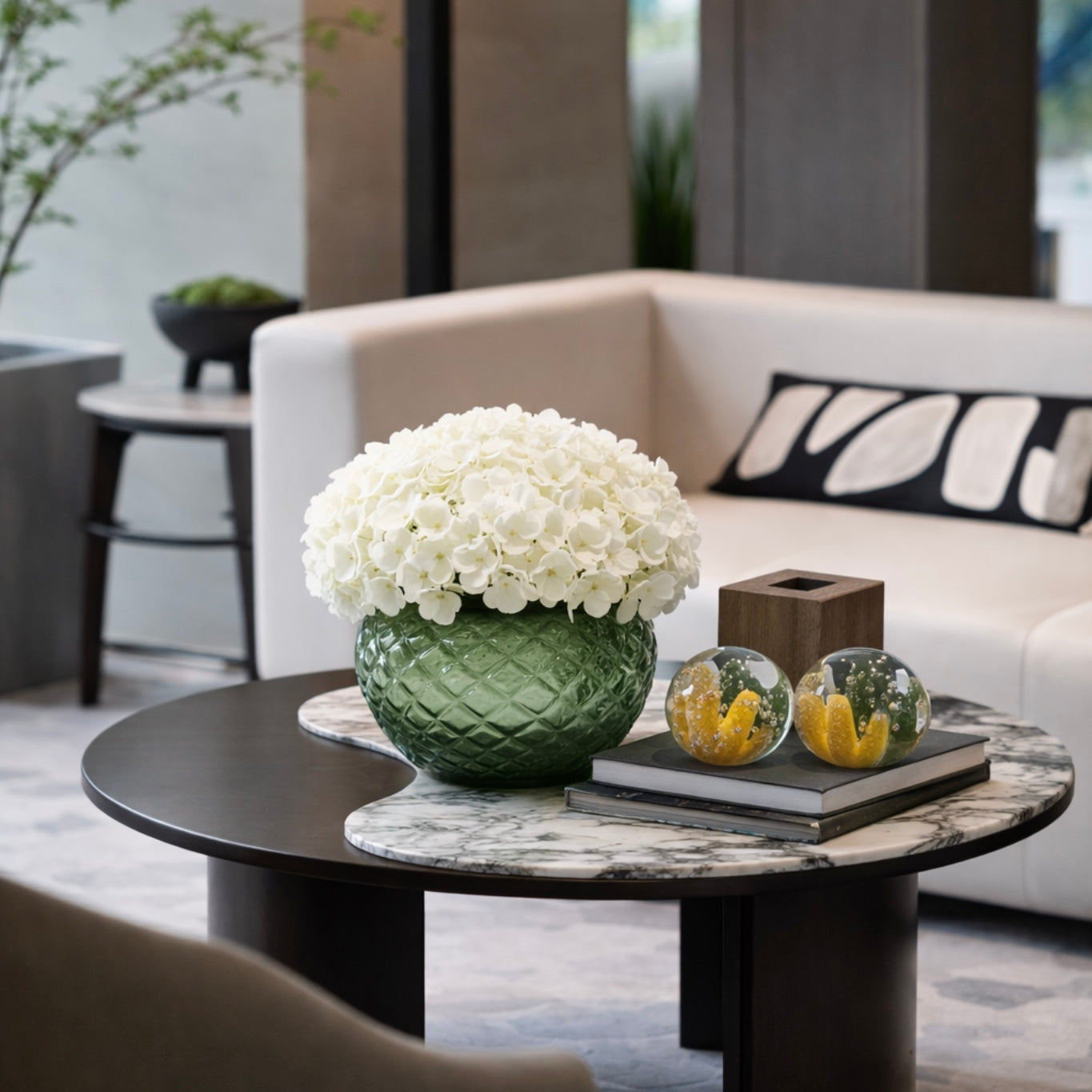 Green Glass Vase Small Size with flowers فازة زجاج لون اخضر الحجم الصغير  فقط