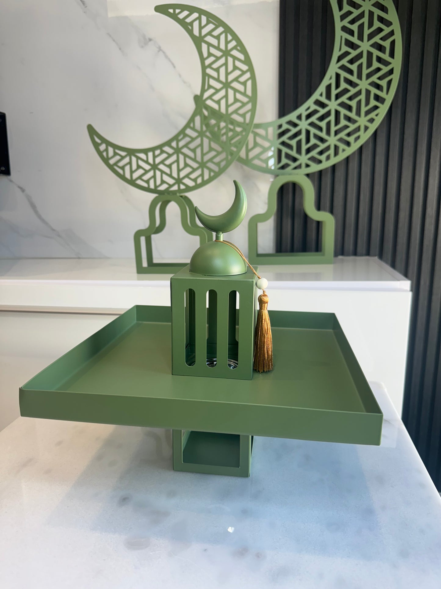 Green Square Stand Tray with Mabkhara صينية تقديم لون اخضر مع مبخرة