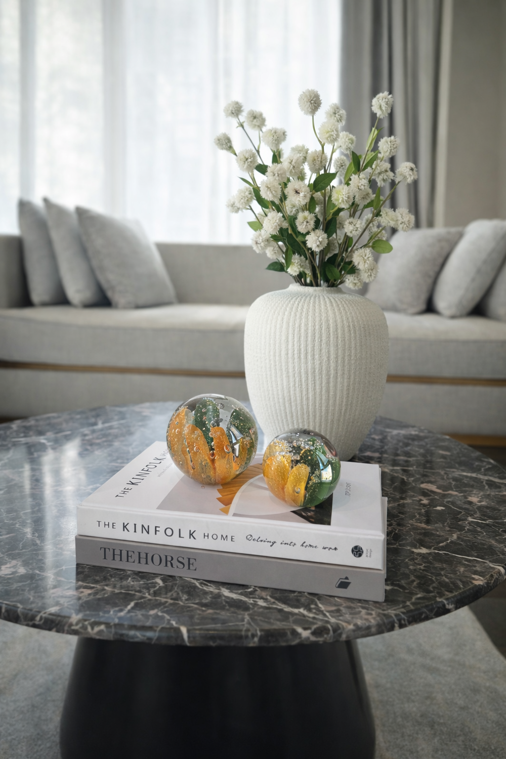 Set of 2 crystal balls طقم قطعتين