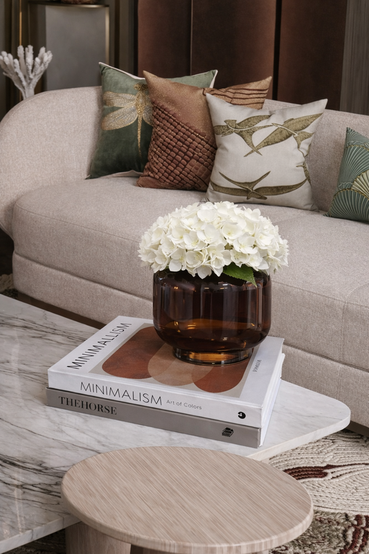 Brown Glass Vase with Hydrangea Flowerفازة زجاج لون بني مع ورد هدرانجيا